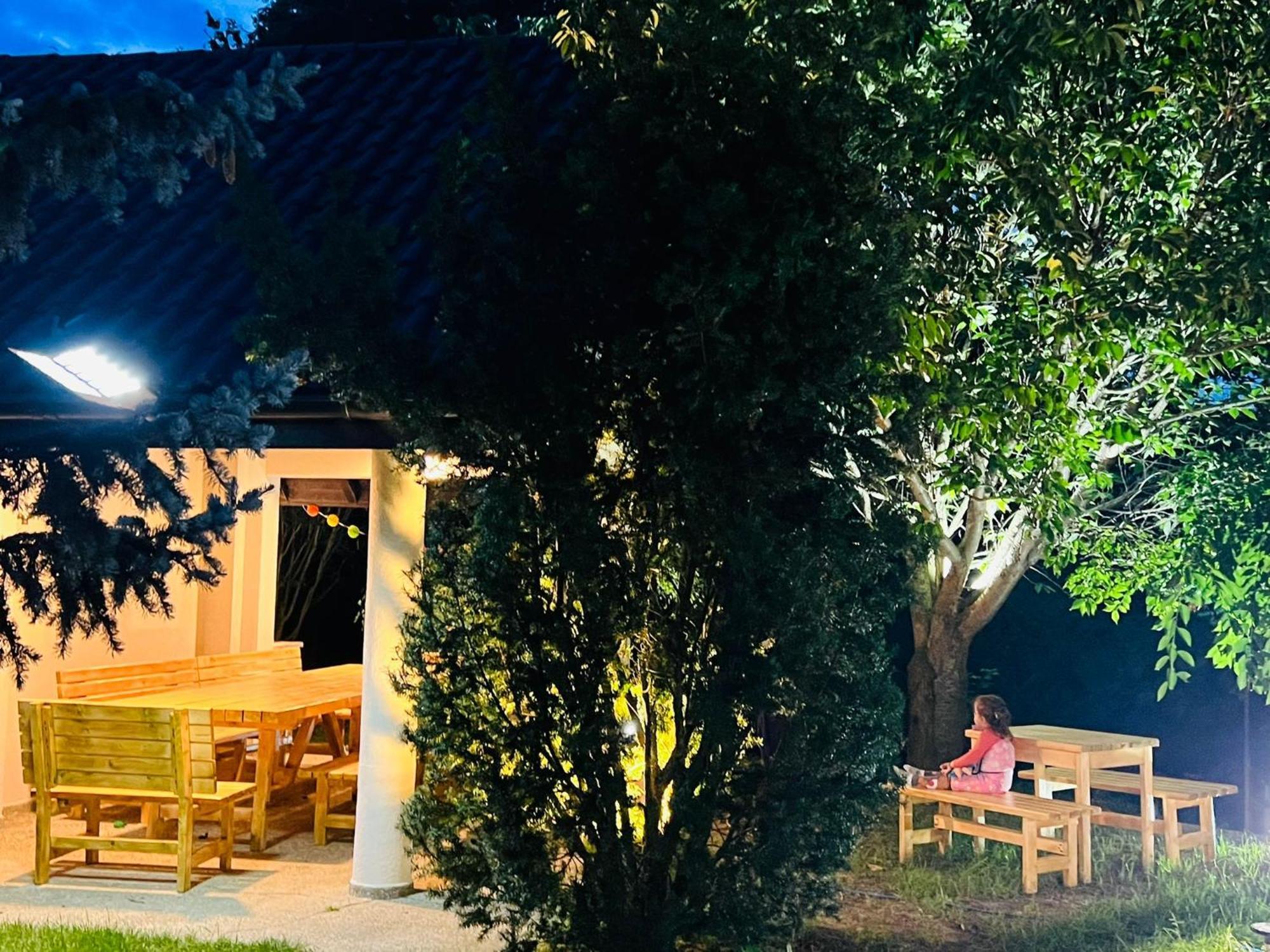 Вілла Evie'S Tree House Dragomirna Екстер'єр фото