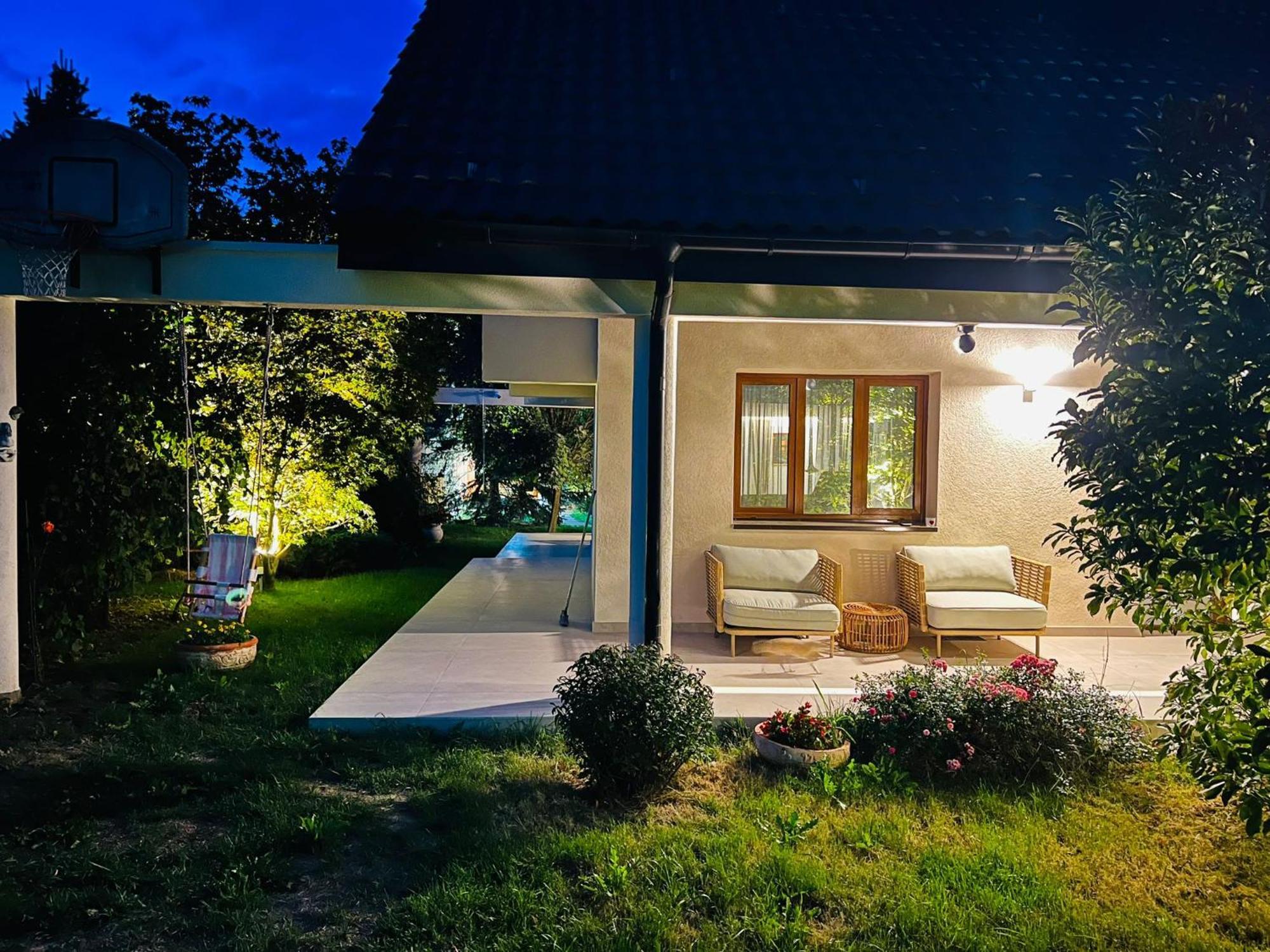 Вілла Evie'S Tree House Dragomirna Екстер'єр фото